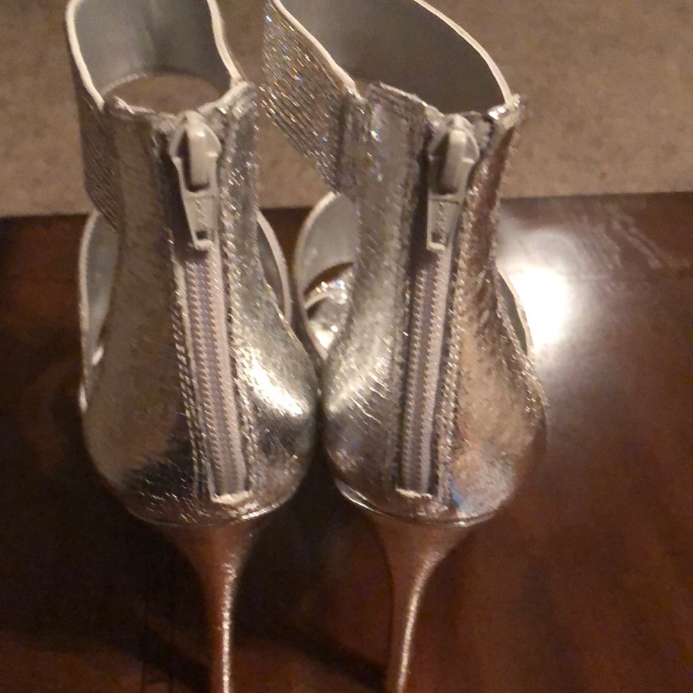 🚫SOLD🚫Gianni Bini silver heel - Picture 5 of 8